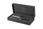 Utensilien zum Schreiben und Zeichnen - Parker Sonnet Füller | Premium Metal & Blue Satinierung mit Chromverkleidung | Füllfederhalter Feine 18 Karat Goldfeder mit schwarzer Tintenpatrone | Geschenkbox - 2119743