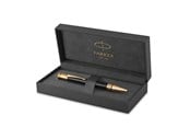 Utensilien zum Schreiben und Zeichnen - Parker Duofold Classic Kugelschreiber in Black mit gold-plattierten Zierteilen | mittlere Schreibspitze | schwarze Tinte - 1931386