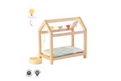 Puppen & Zubehör - Micki Lundby Kinderbett in Hausform mit Matratze, Bettdecke und Flaggen-Lichterkette. Benötigt 1x CR2032 Batterie (nicht enthalten). Ab 3 Jahren. 15-Minuten-Autoabschaltung. - 18387