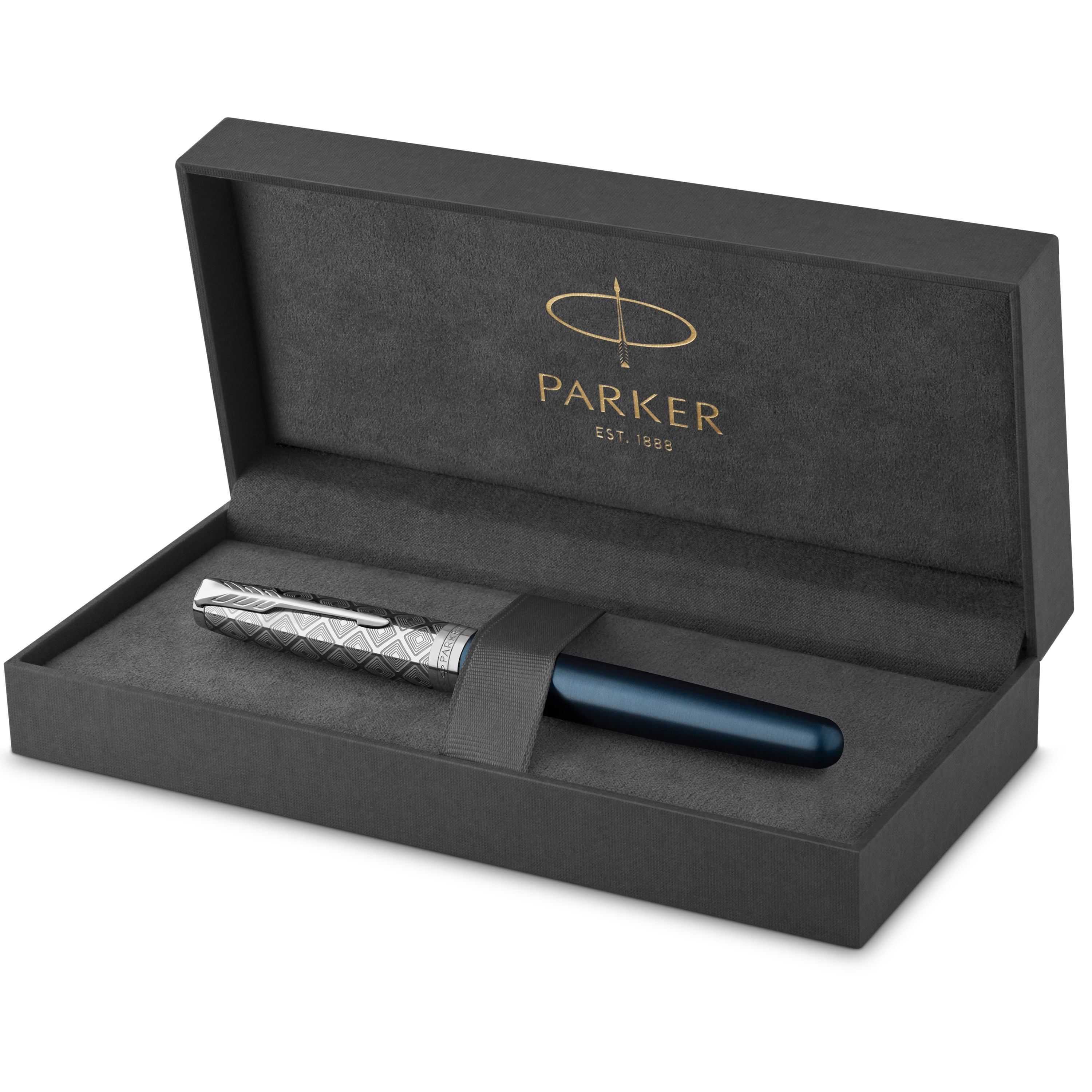 Parker Sonnet Füller | Premium Metal & Blue Satinierung Mit Chromverkleidung | Füllfederhalter Feine 18 Karat Goldfeder Mit Schwarzer Tintenpatrone | 
