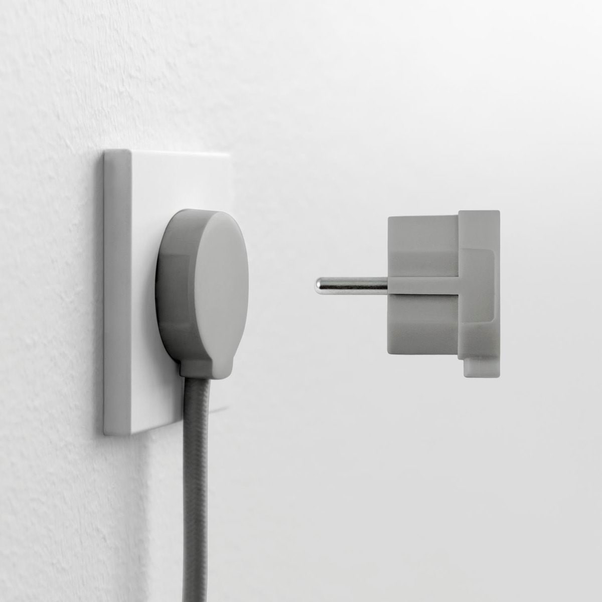 Norm F Flacher Stecker, Mattgrau (Schuko-standard) - Schaltereinheiten