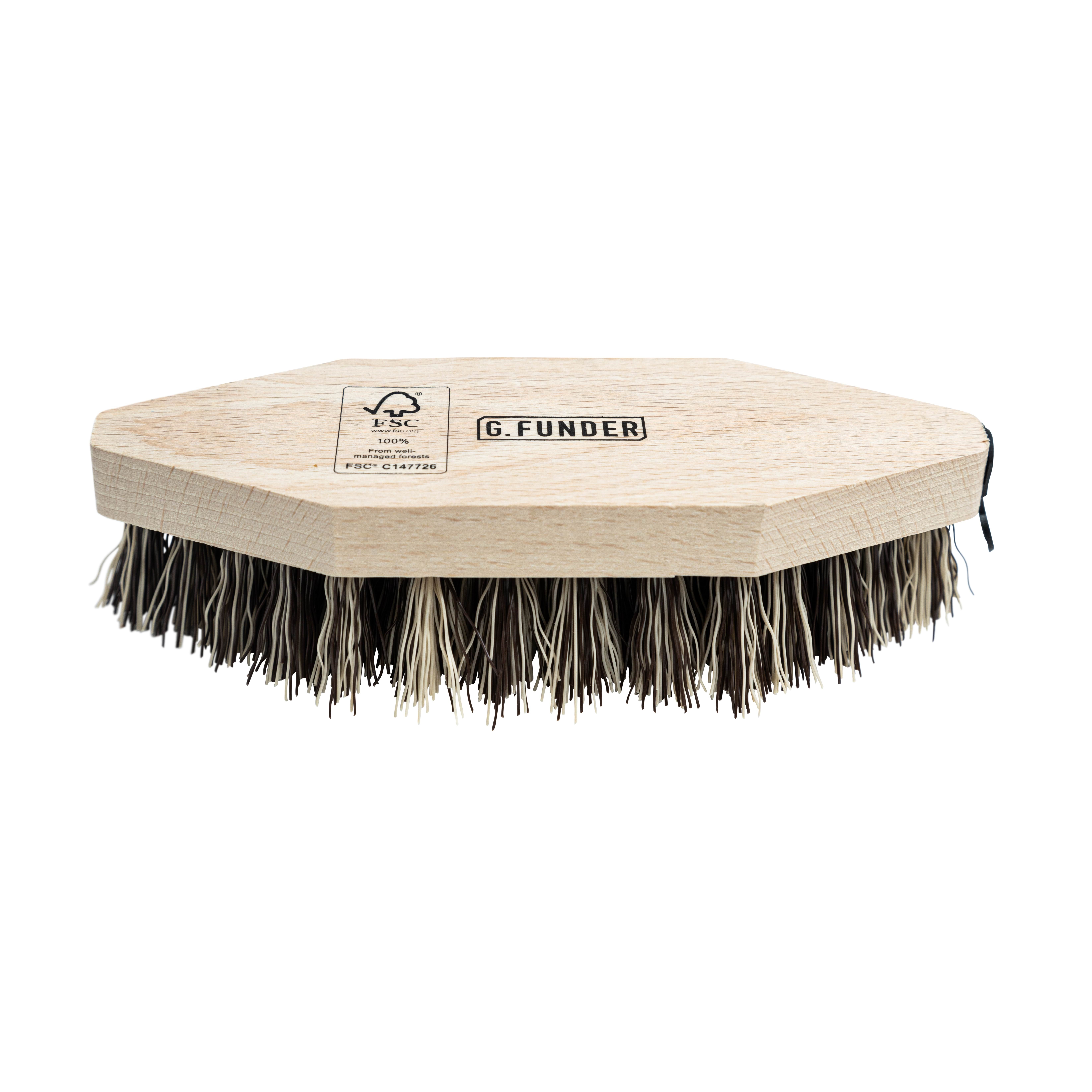 G.Funder Scrubbing Brush With Mixed Straw in Fsc Certified Wood - Reinigung
