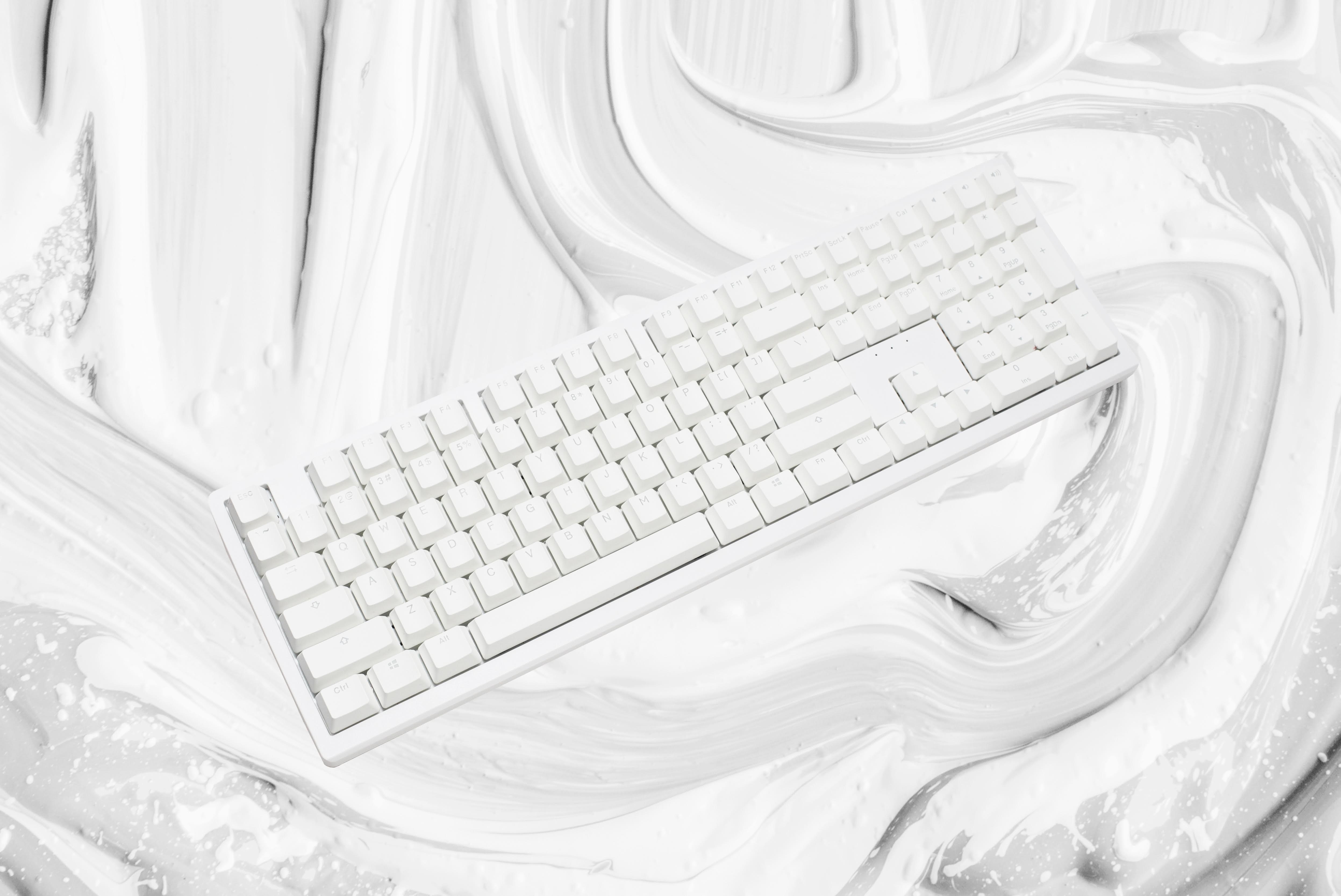 Ducky Zero - White - Fullsize - Cherry Mx2a Red - Rgb - Wireless (Tri-mode) - Tastaturen Dkze2408st3-crfipdoecl2ww1