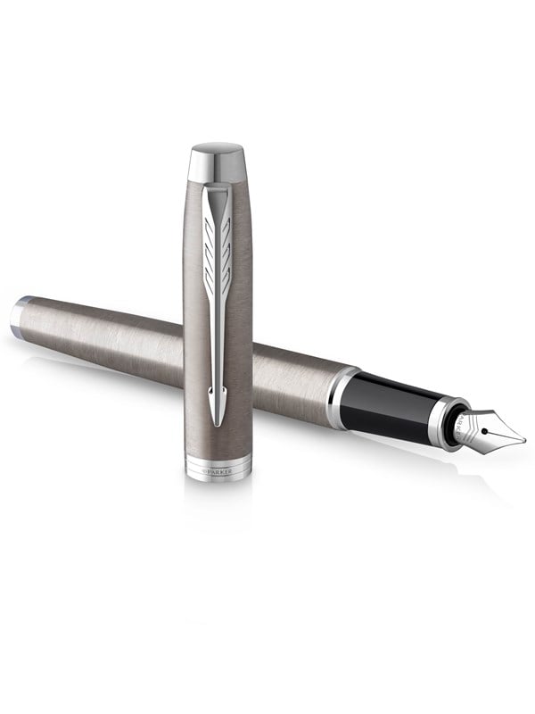 Parker IM Füller | Edelstahl mit Chrom-Zierteilen | Füllfederhalter mit feiner Feder und blauer Tinte | Geschenkbox