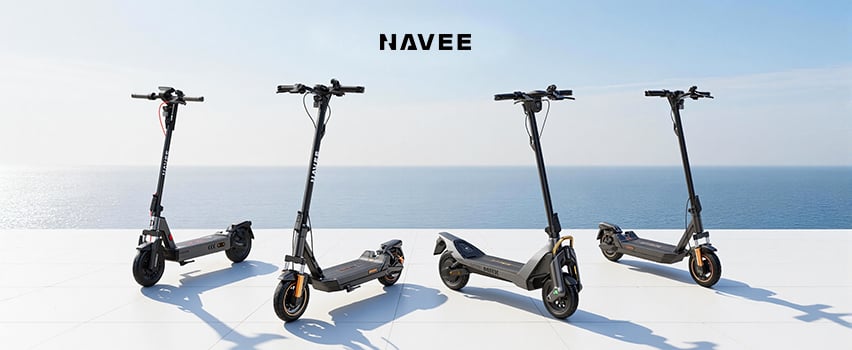 Drei Navee E-Scooter-Modelle aufgereiht an der Küste – Auswahl an faltbaren E-Scootern für jeden Fahrer